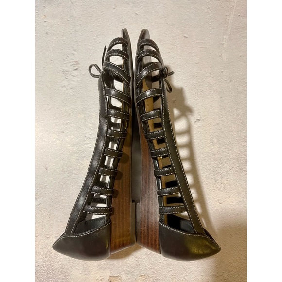 Etienne Aigner Open Toe Flats 7.5 - Picture 2 of 4